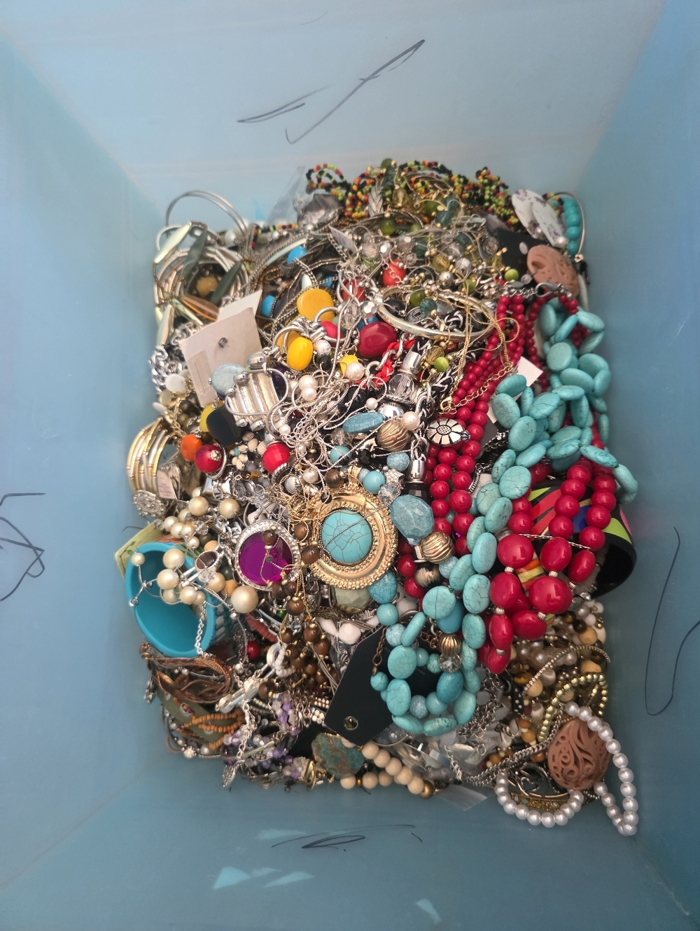 Huge Lot Of 30lbs Of Assorted Costume Jewelry - Picture 7 of 11
